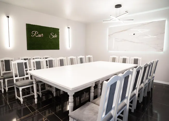 River Side 波利亚纳